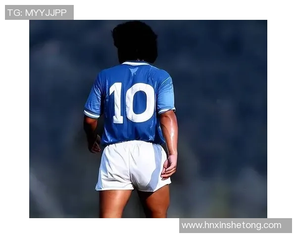 全球足坛行走的足球明星盘点与他们的传奇故事